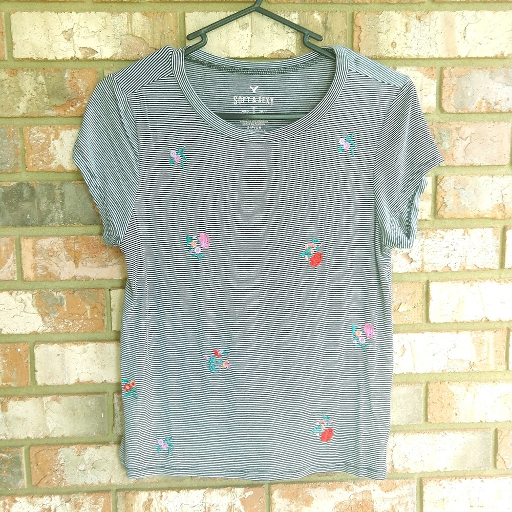 📣FLASH SALE 50% off📣 AE Soft Embroidered Top